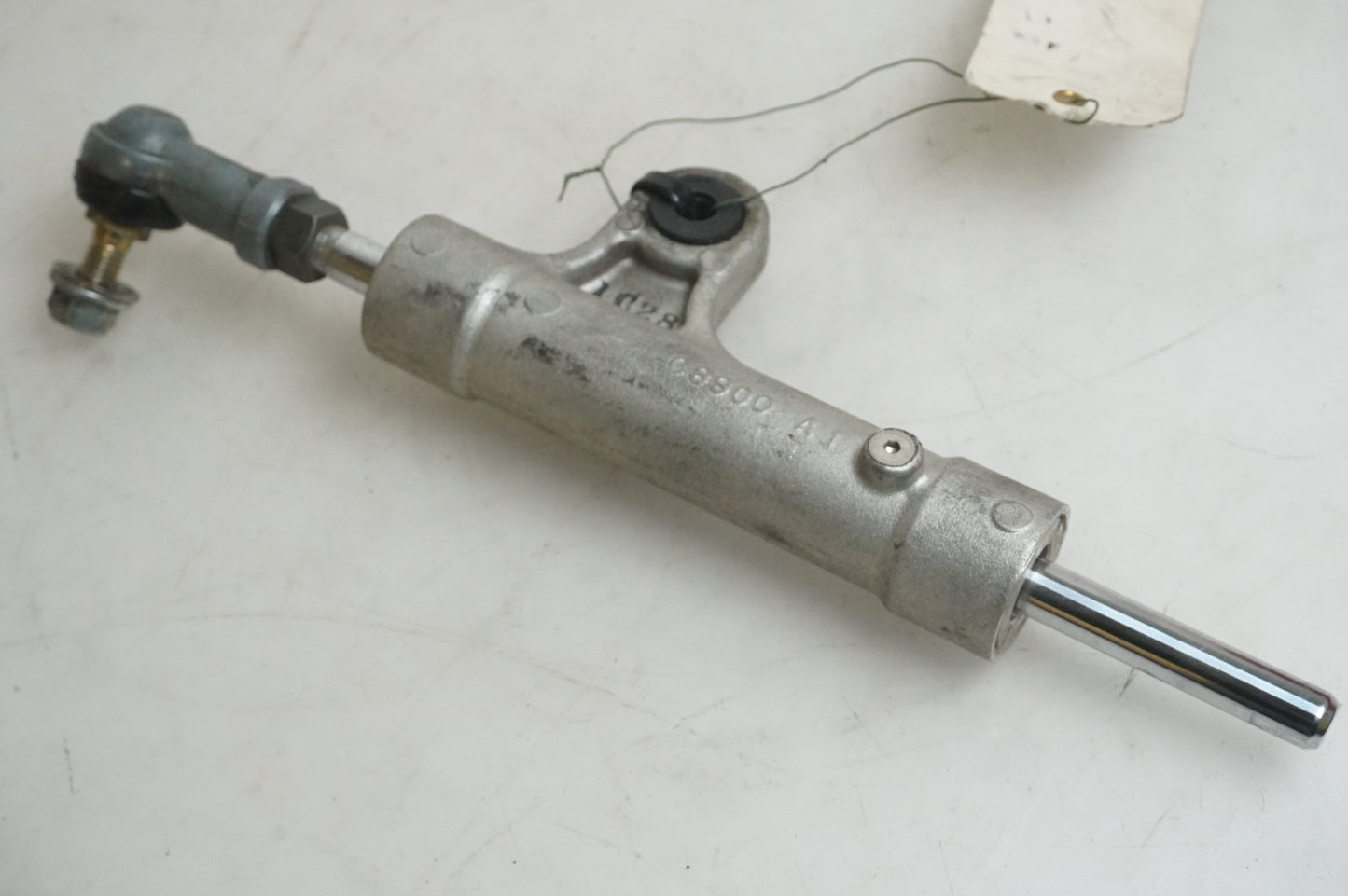 Vänster sida på Styrdämpare från en Suzuki GSX-R 1000 -2001 motorcykel.