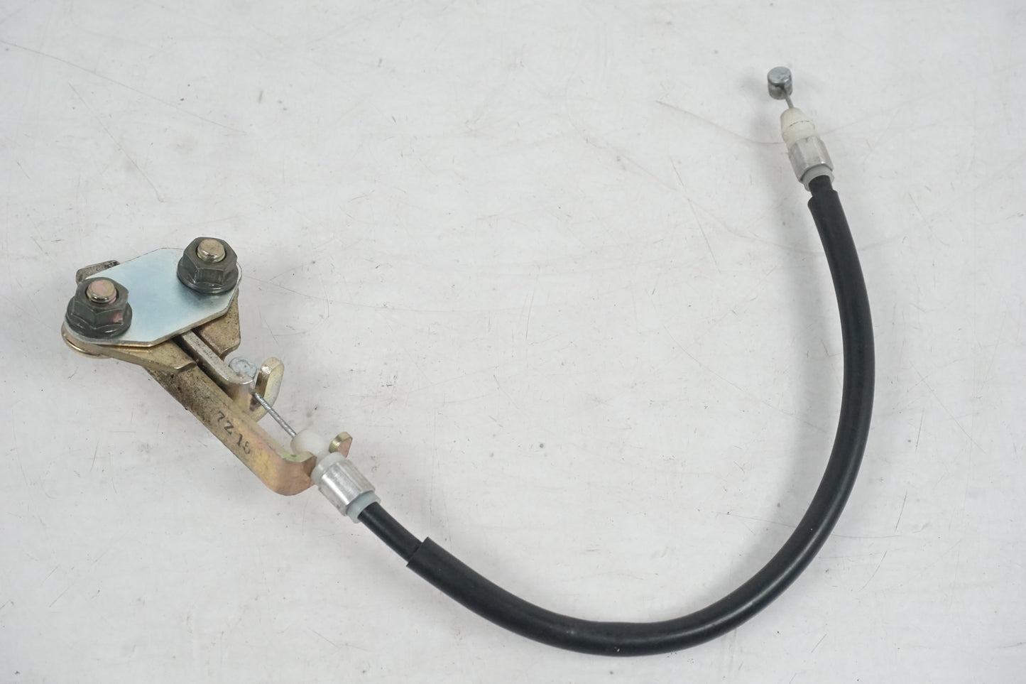 Baksidan på Sadellåsmekanism från en Yamaha YZF 1000 R -1998 motorcykel.