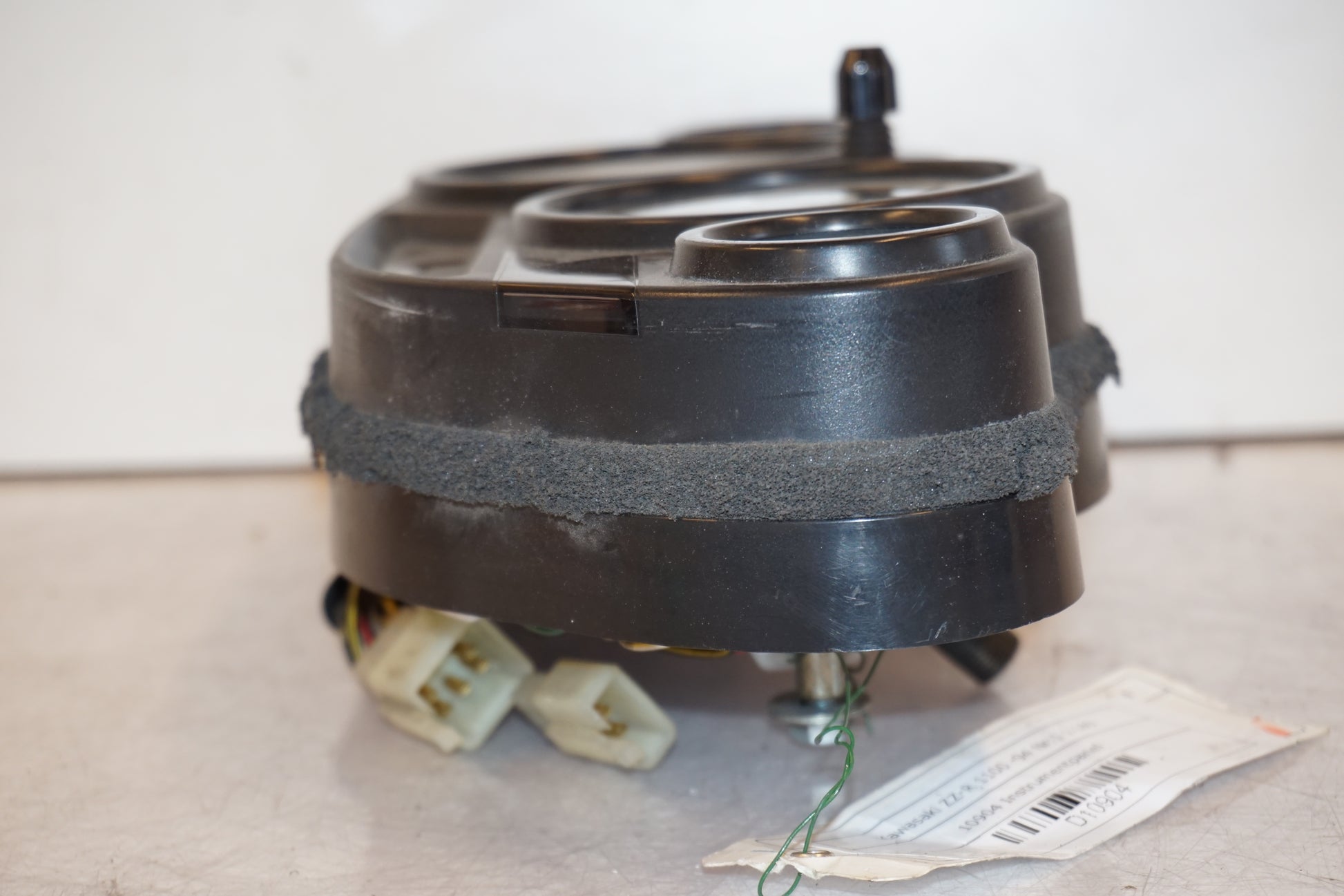 Höger sida på Instrumentpanel från en Kawasaki ZZR 1100 -1994 motorcykel.