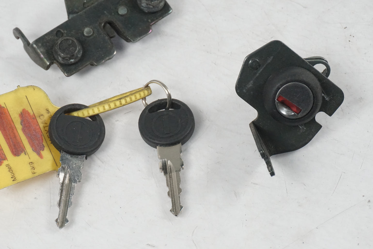 Baksidan på Sadellåsmekanism från en Yamaha BT 1100 -2002 motorcykel.