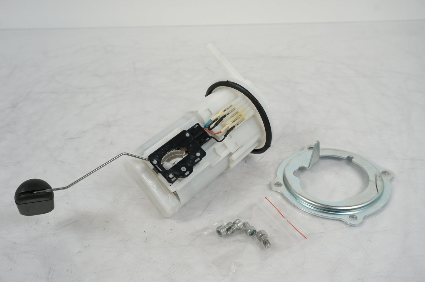 Bensiiniä pumpun ruiskutus