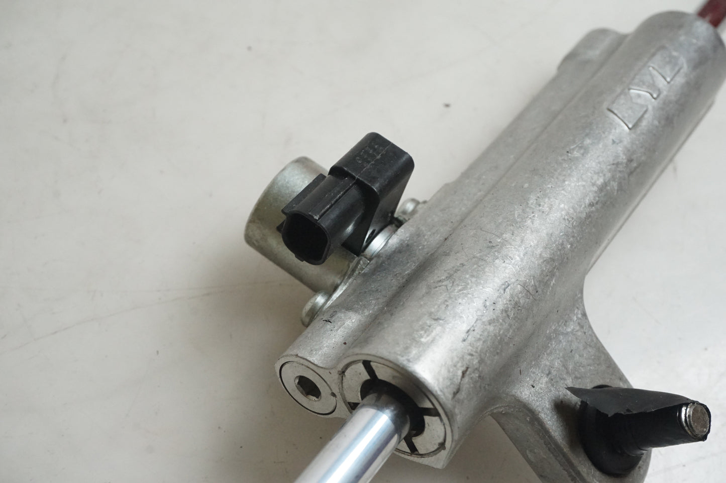 Höger sida på Styrdämpare från en Suzuki GSX-R 1000 -2007 motorcykel.