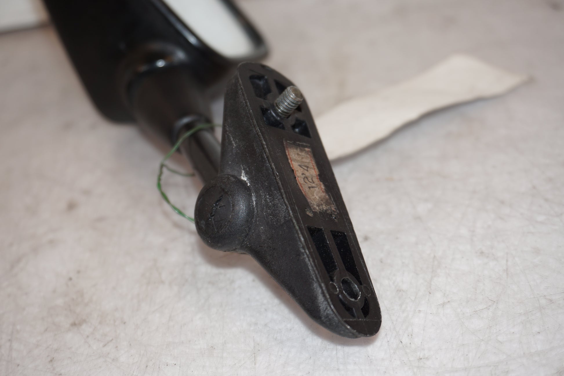 Snett uppifrån på Backspegel från en Kawasaki GPZ 900 -1989 motorcykel.