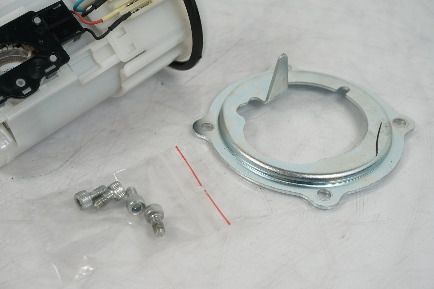 Bensiiniä pumpun ruiskutus