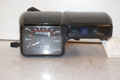 Framsidan på Instrumentpanel från en Honda XL 125 R -1998 motorcykel.