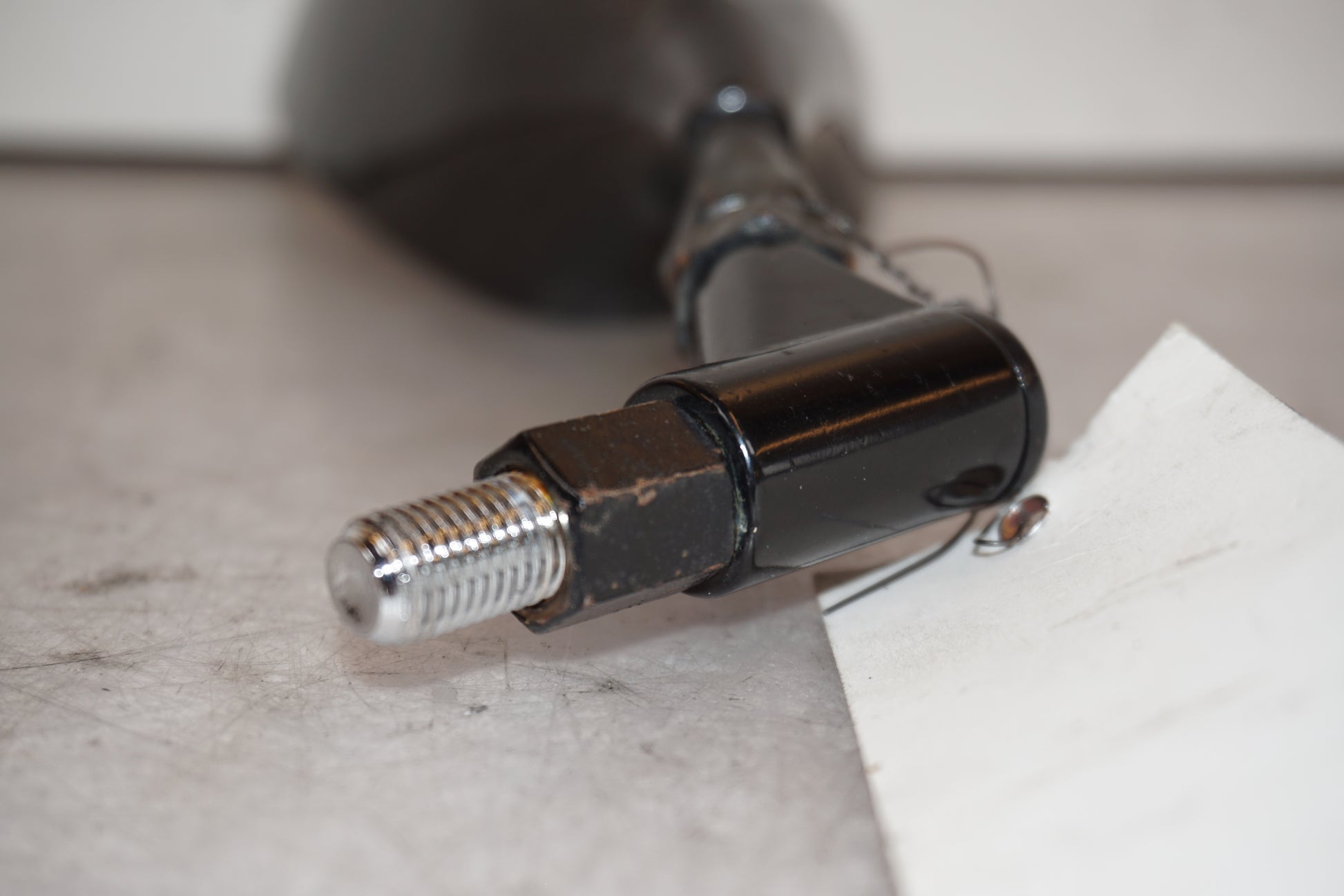 Snett uppifrån på Backspegel från en Suzuki DL 1000 -2003 motorcykel.