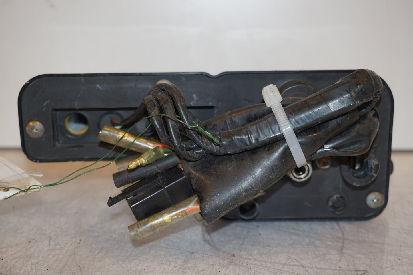 Snett nerifrån på Instrumentpanel från en Honda XL 125 R -1998 motorcykel.