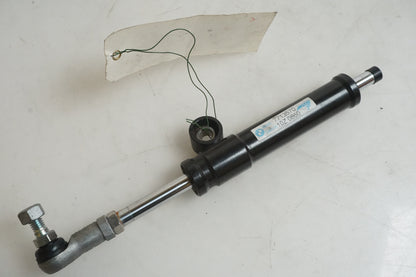 Baksidan på Styrdämpare från en BMW S 1000 RR -2011 motorcykel.