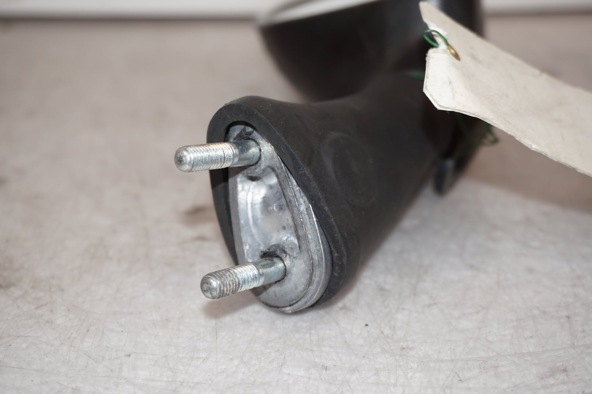 Snett uppifrån på Backspegel från en Kawasaki ZX-6R -2002 motorcykel.