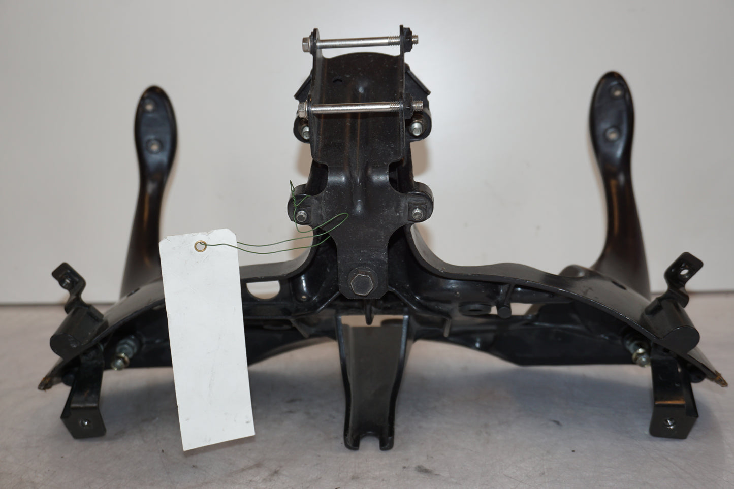 Höger sida på Toppkåpstag från en Triumph Daytona T 595 -1998 motorcykel.