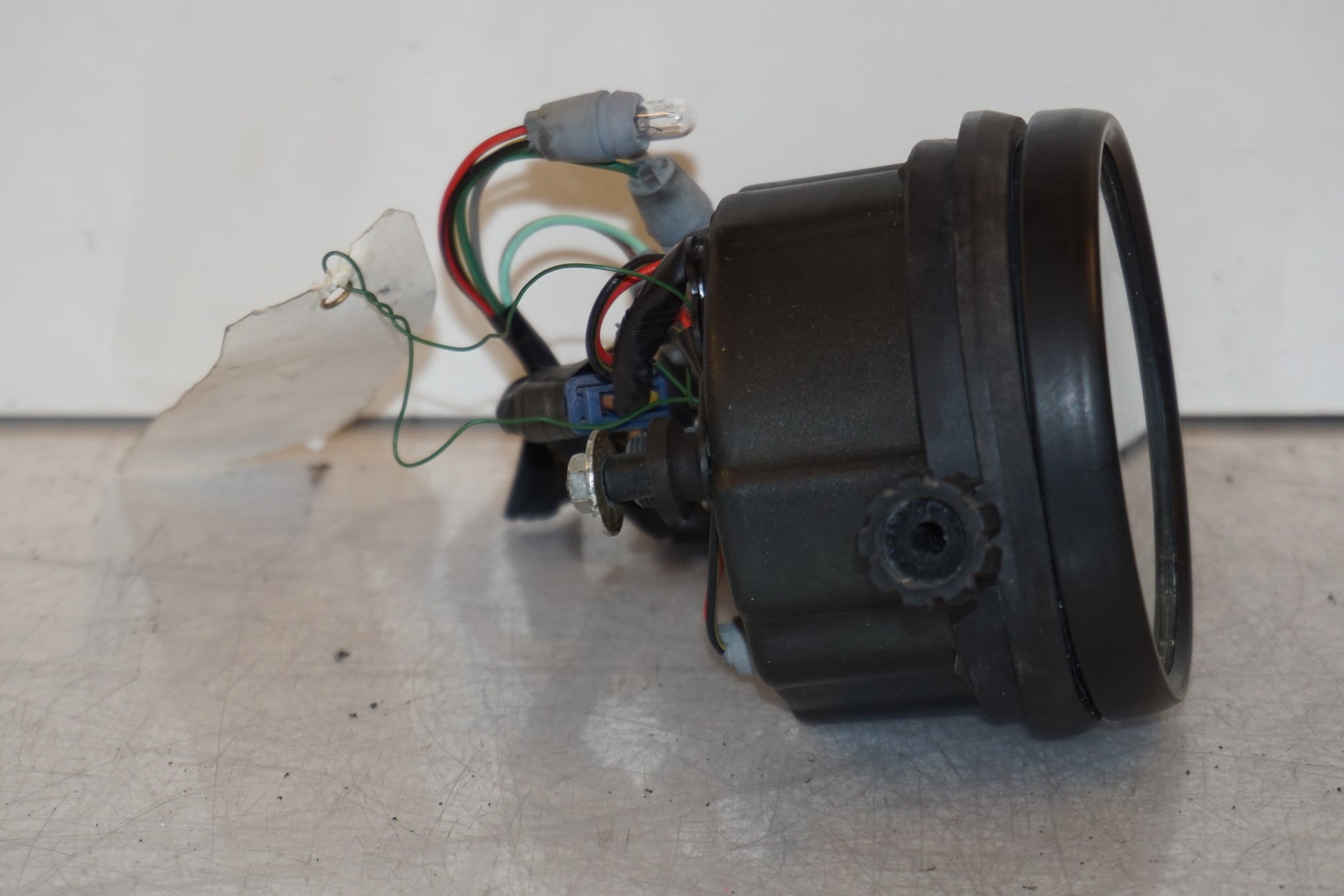 Baksidan på Hastighetsmätare från en Kawasaki KDX 125 -1991 motorcykel.