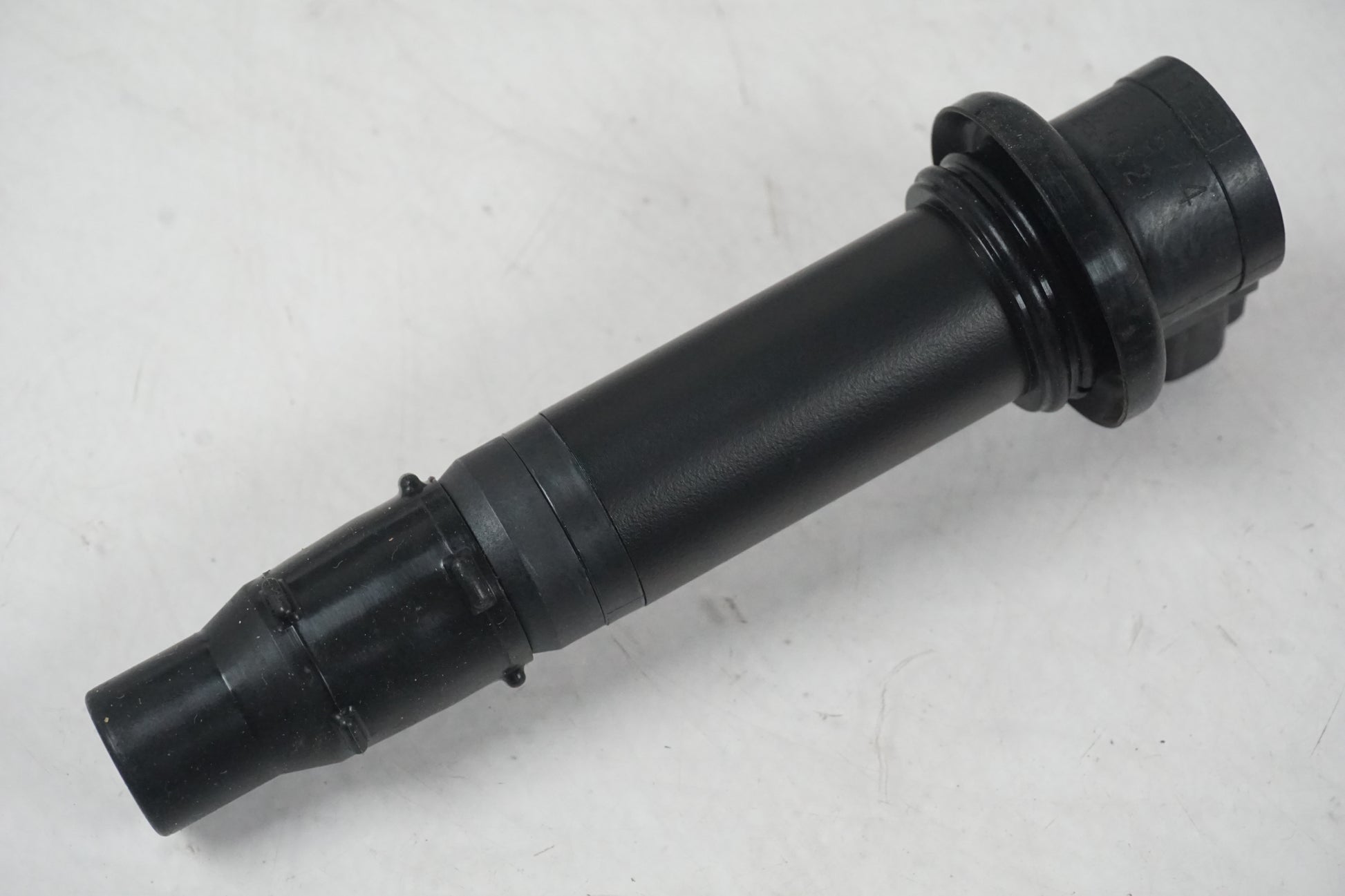 Baksidan på Tändspole från en Yamaha MT-09 Tracer -2016 motorcykel.