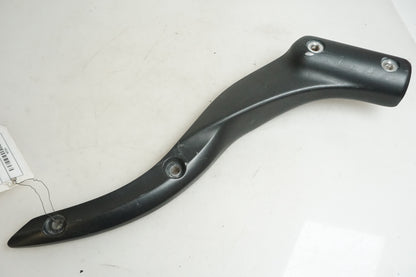 Framsidan på Bakskärmstag från en Yamaha XV 1700 -2003 motorcykel.