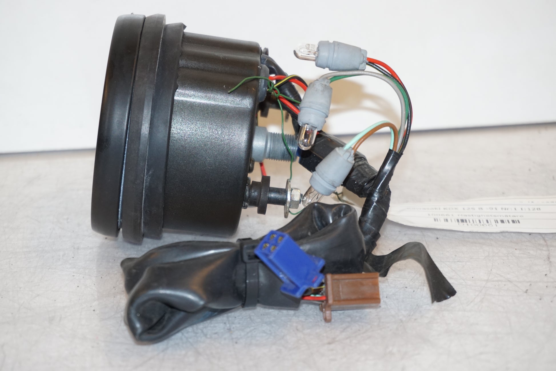 Vänster sida på Hastighetsmätare från en Kawasaki KDX 125 -1991 motorcykel.