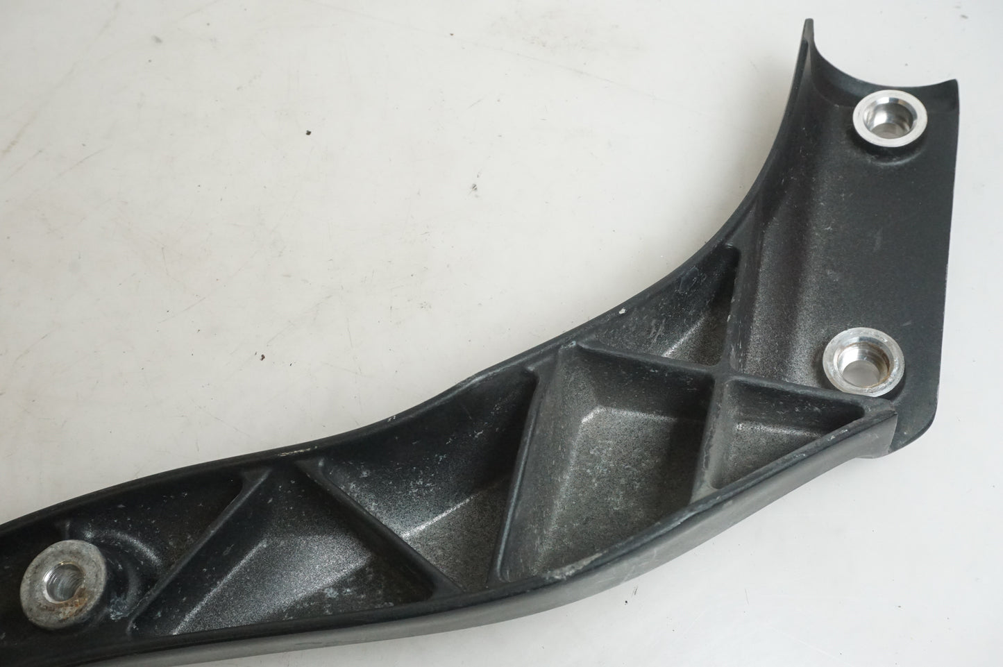 Snett uppifrån på Bakskärmstag från en Yamaha XV 1700 -2003 motorcykel.