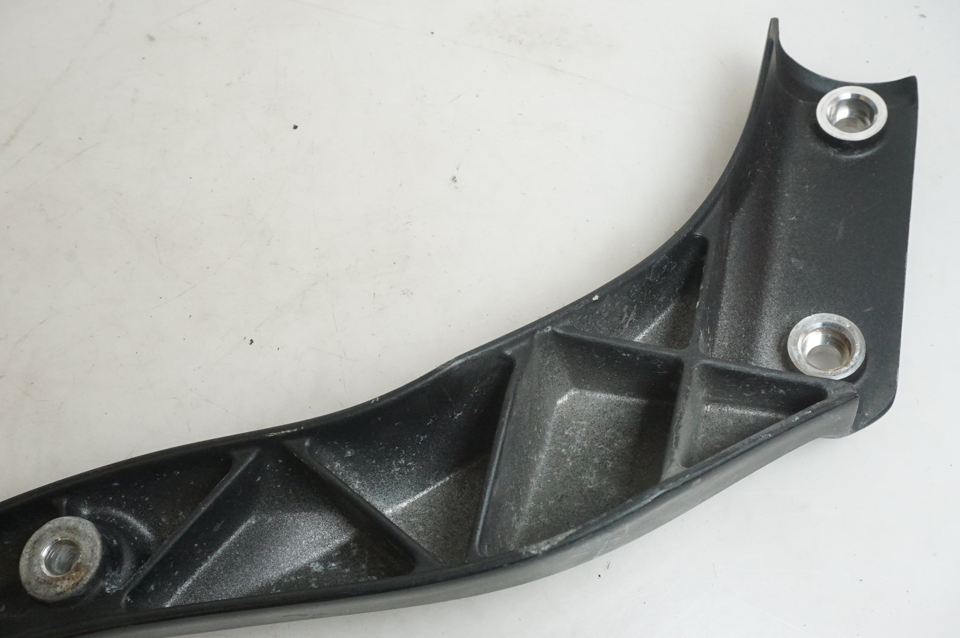 Snett uppifrån på Bakskärmstag från en Yamaha XV 1700 -2003 motorcykel.