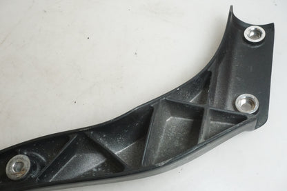 Snett uppifrån på Bakskärmstag från en Yamaha XV 1700 -2003 motorcykel.