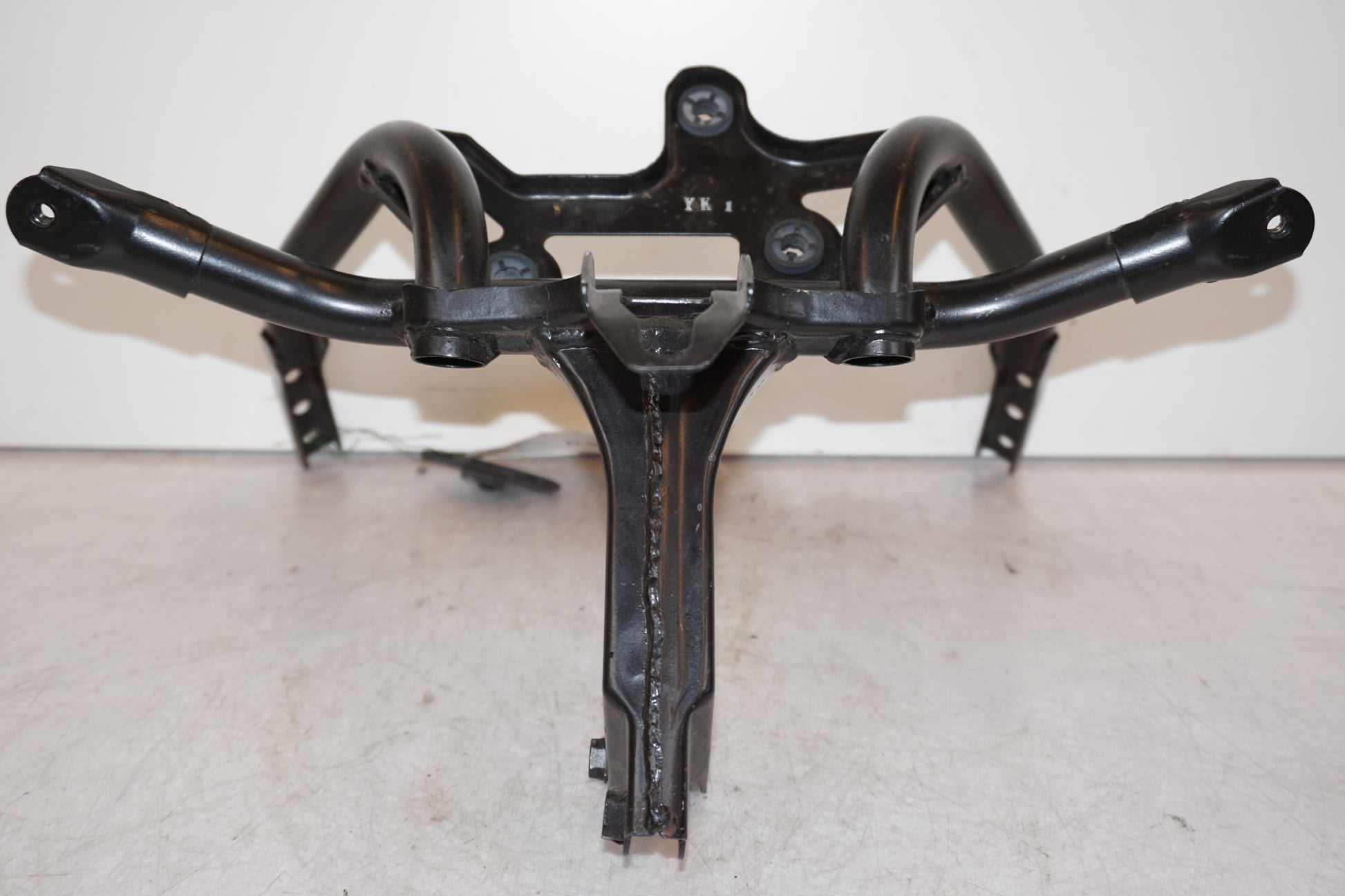 Höger sida på Toppkåpstag från en Triumph Sprint RS -2004 motorcykel.