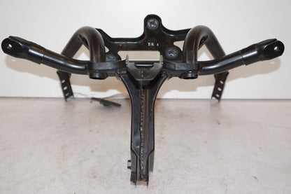 Höger sida på Toppkåpstag från en Triumph Sprint RS -2004 motorcykel.