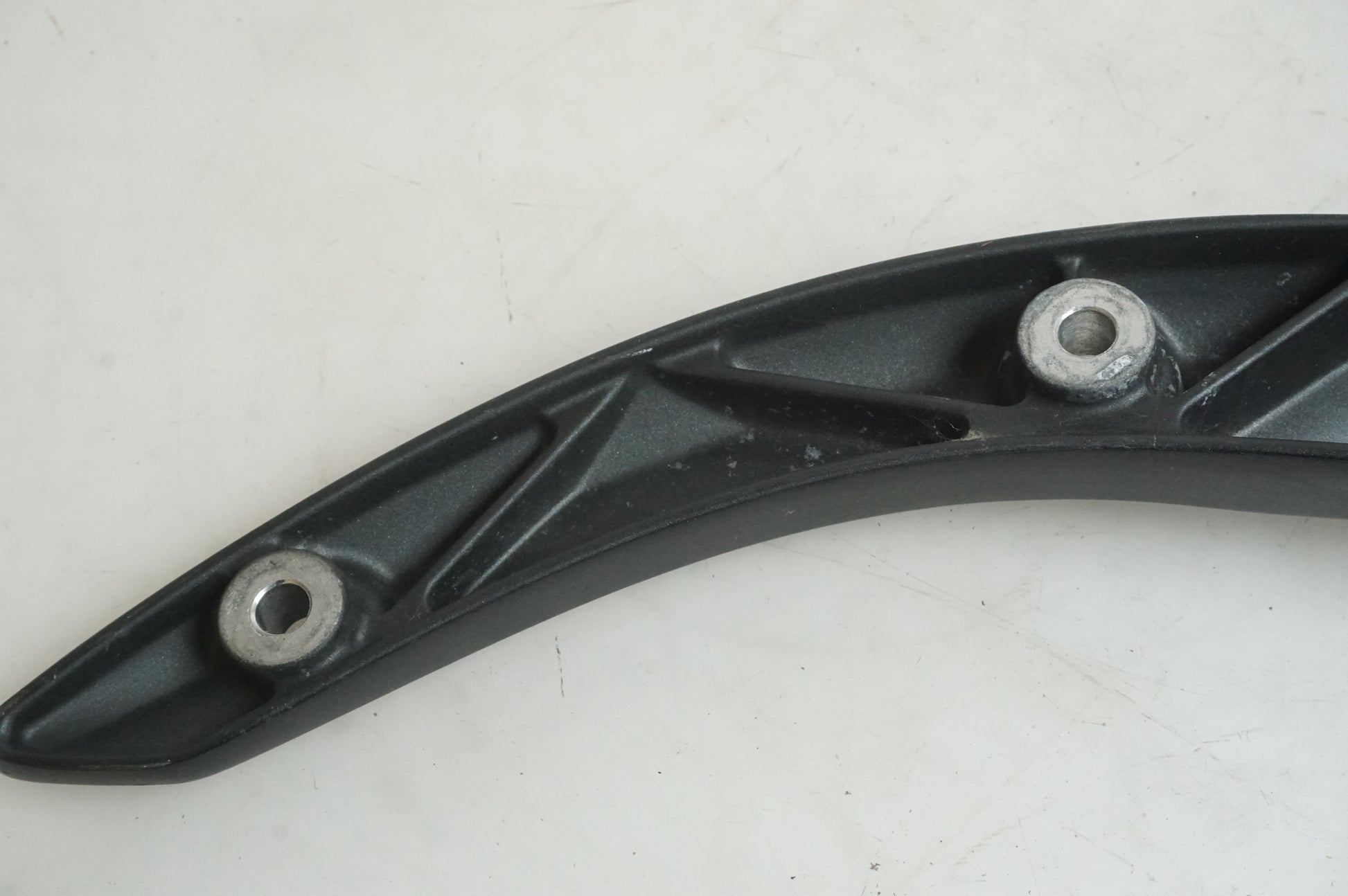 Vänster sida på Bakskärmstag från en Yamaha XV 1700 -2003 motorcykel.