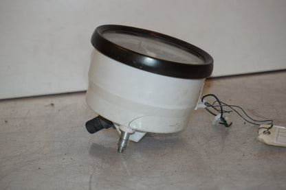 Snett uppifrån på Varvräknare från en Suzuki GS 500 -1980 motorcykel.