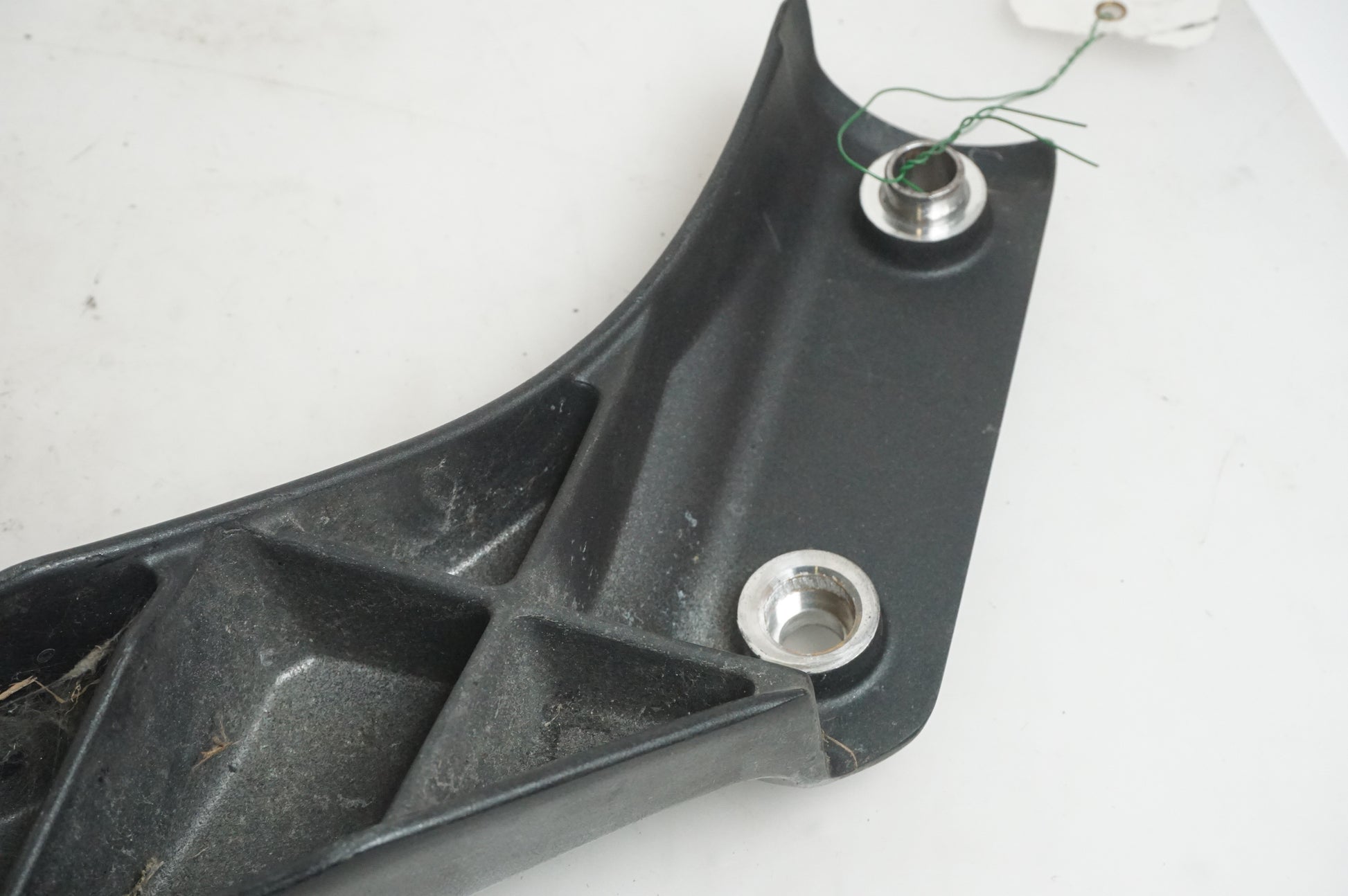 Snett uppifrån på Bakskärmstag från en Yamaha XV 1700 -2003 motorcykel.