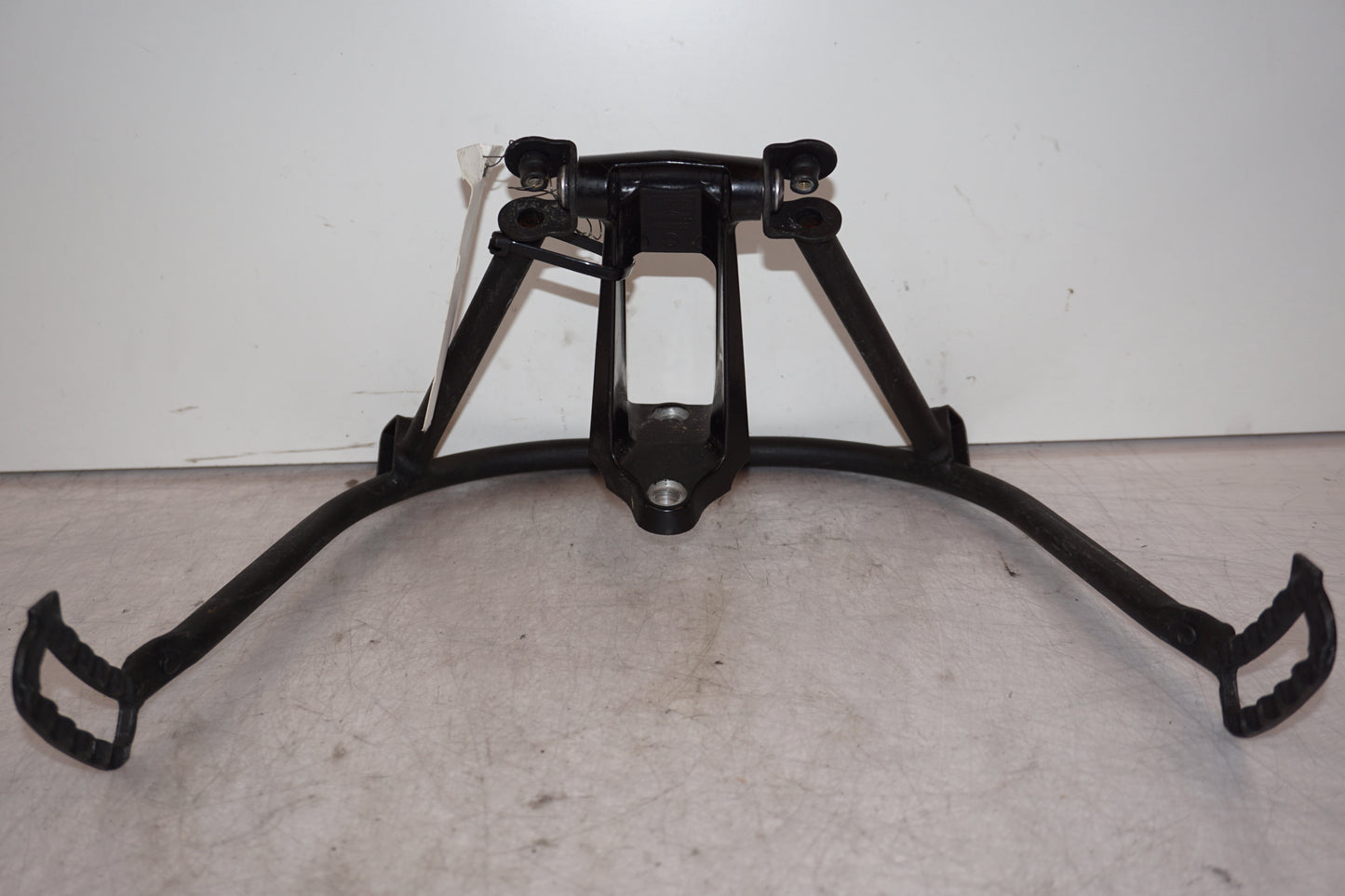 Höger sida på Stag från en Triumph Tiger -2012 motorcykel.