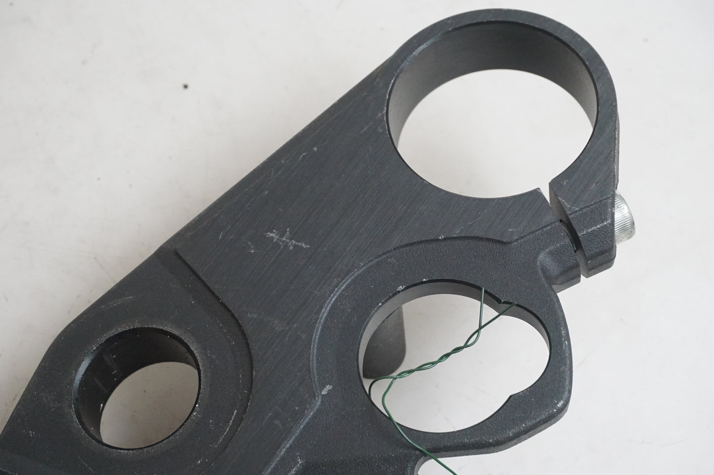 Höger sida på Gaffelkrona från en Suzuki GSX-R 1000 -2008 motorcykel.