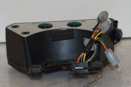 Vänster sida på Kontrollamppanel från en Suzuki VZ 800 -2002 motorcykel.