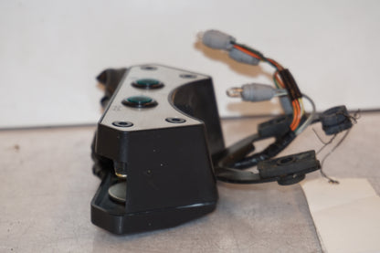 Snett uppifrån på Kontrollamppanel från en Suzuki VZ 800 -2002 motorcykel.