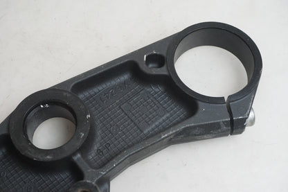 Snett nerifrån på Gaffelkrona från en Suzuki GSX-R 1000 -2008 motorcykel.