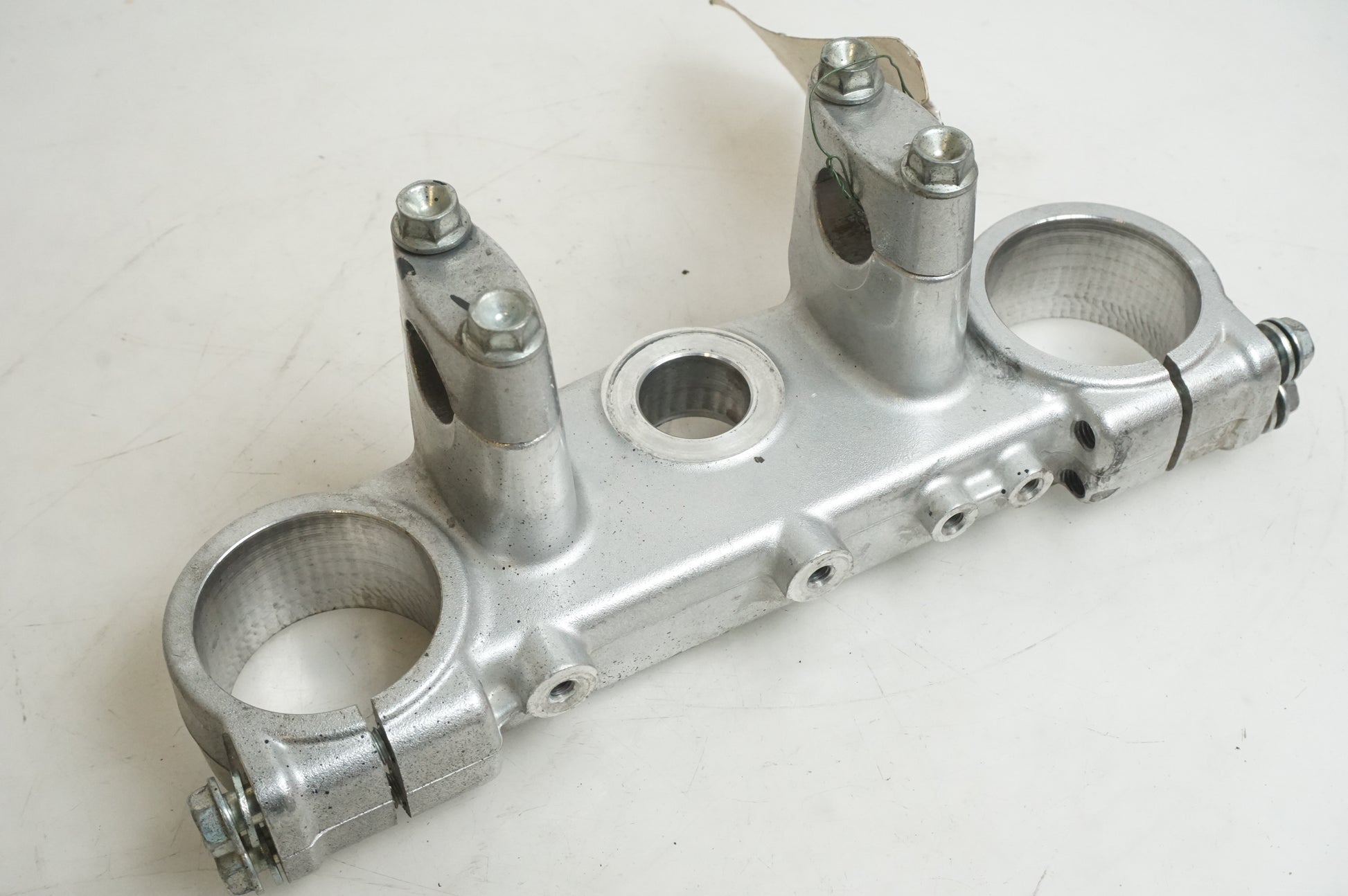 Framsidan på Gaffelkrona från en Suzuki DRZ 400 -2005 motorcykel.