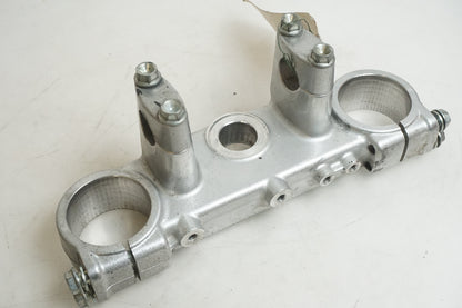 Framsidan på Gaffelkrona från en Suzuki DRZ 400 -2005 motorcykel.