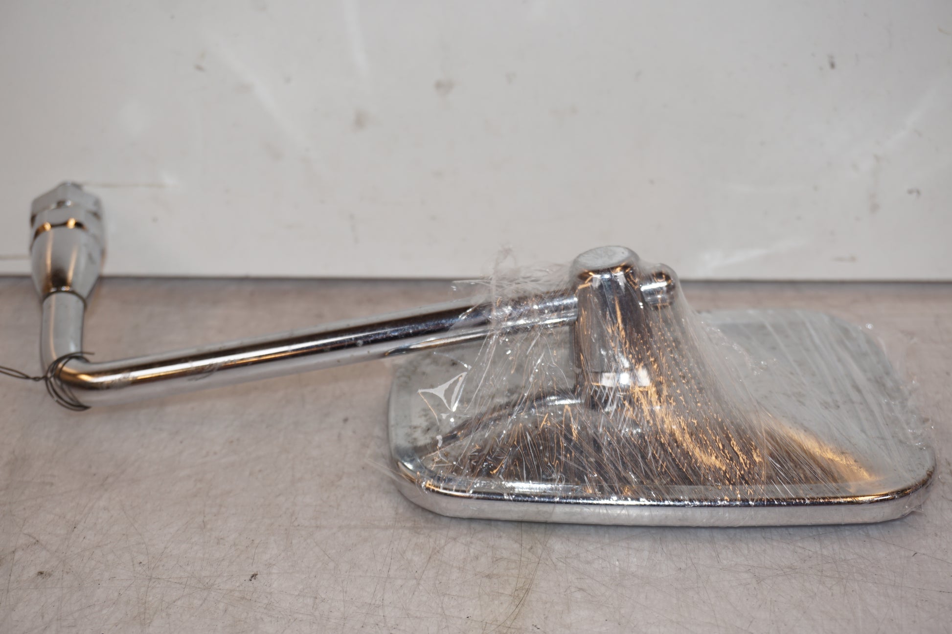 Vänster sida på Backspegel från en Kawasaki VN 900 -2007 motorcykel.