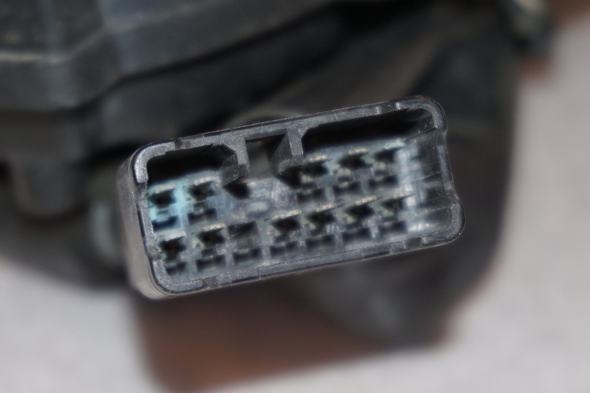 Vänster sida på Instrumentpanel från en Suzuki GSX-R 750 -1995 motorcykel.