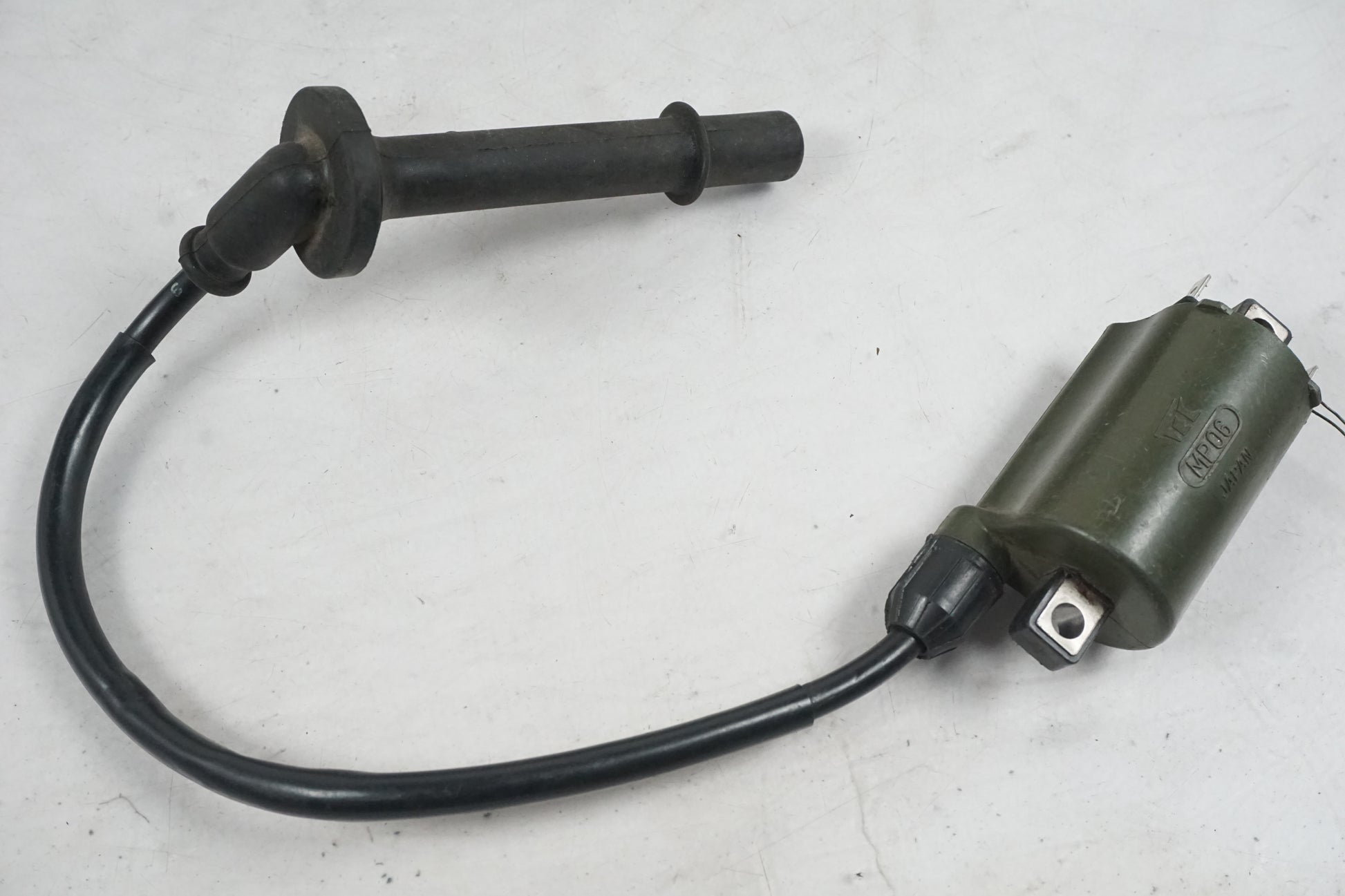 Framsidan på Tändspole från en Honda VFR 800 -2000 motorcykel.