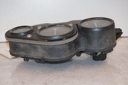 Snett uppifrån på Instrumentpanel från en Suzuki GSX-R 750 -1995 motorcykel.