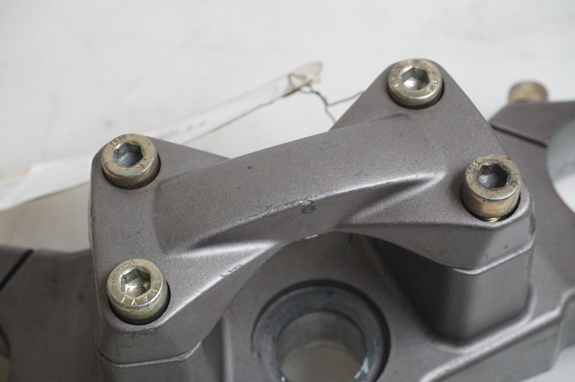 Höger sida på Gaffelkrona från en Cagiva Raptor 1000 -2002 motorcykel.