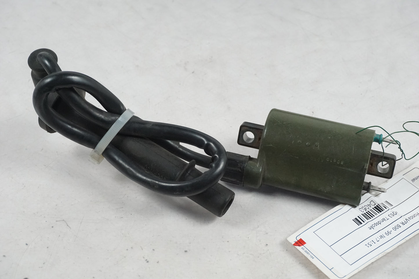 Framsidan på Tändspole från en Honda VFR 800 -1999 motorcykel.