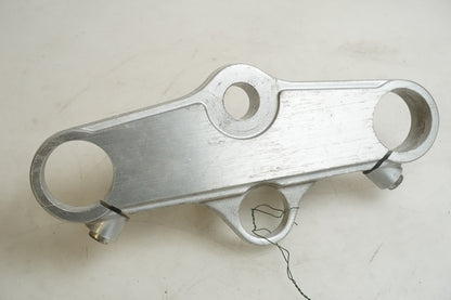 Framsidan på Gaffelkrona från en Suzuki SV 650 -2002 motorcykel.