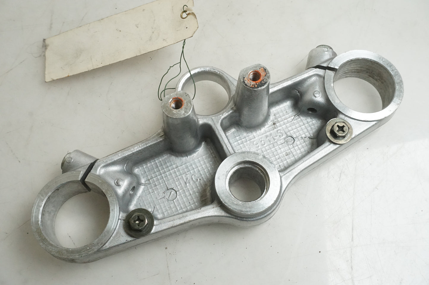 Vänster sida på Gaffelkrona från en Suzuki SV 650 -2002 motorcykel.