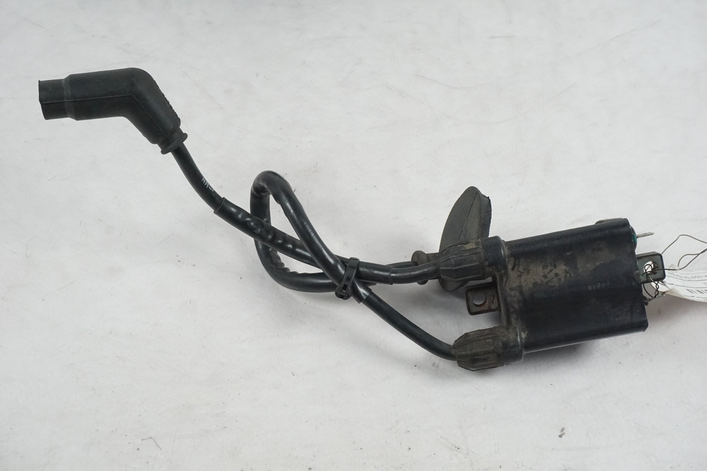 Baksidan på Tändspole från en Honda XL 650 V -2000 motorcykel.