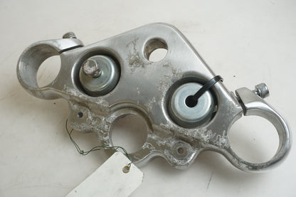 Framsidan på Gaffelkrona från en Triumph Legend TT -2001 motorcykel.