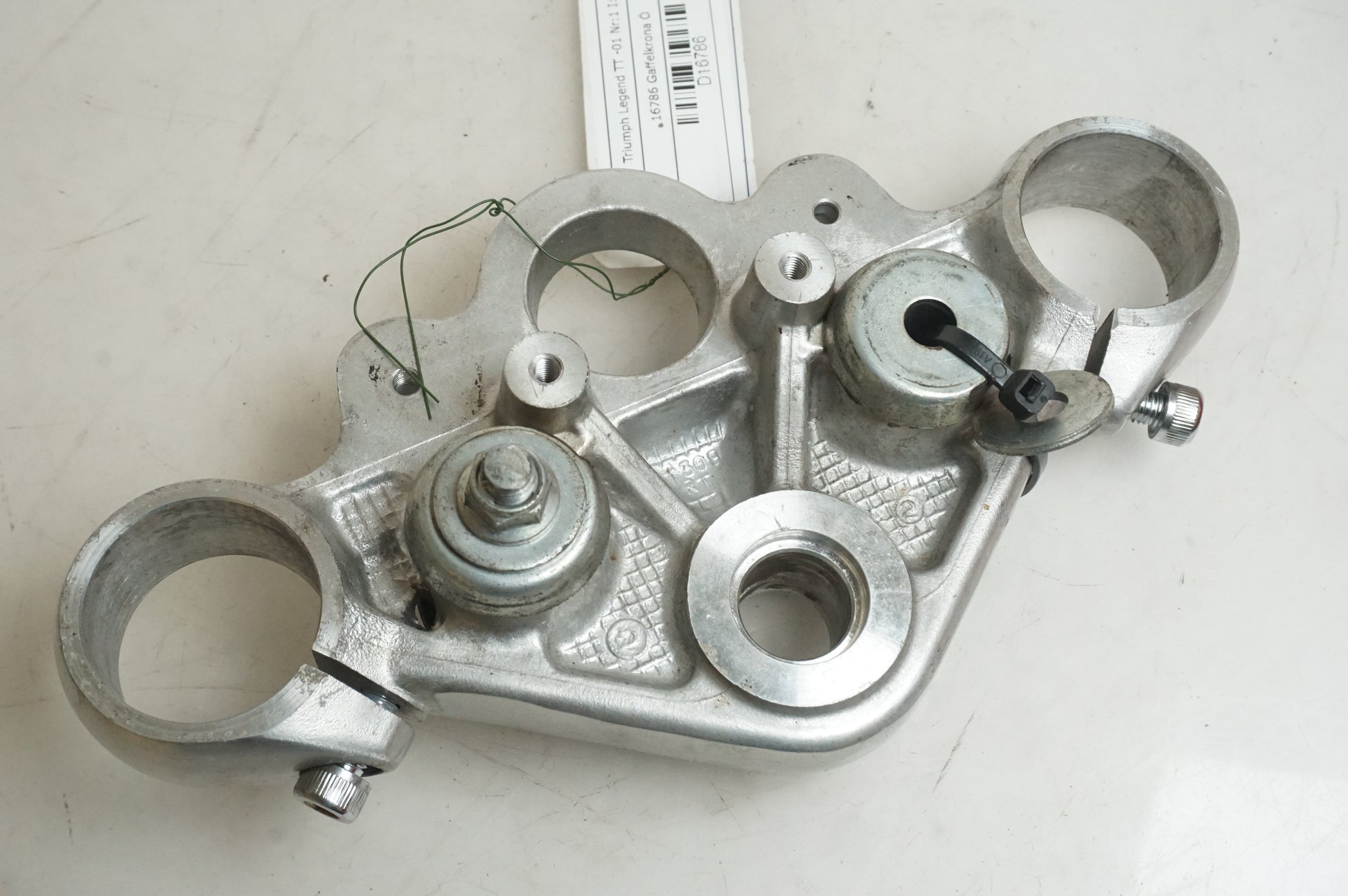 Vänster sida på Gaffelkrona från en Triumph Legend TT -2001 motorcykel.