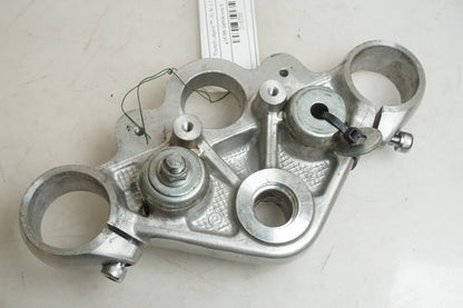 Vänster sida på Gaffelkrona från en Triumph Legend TT -2001 motorcykel.