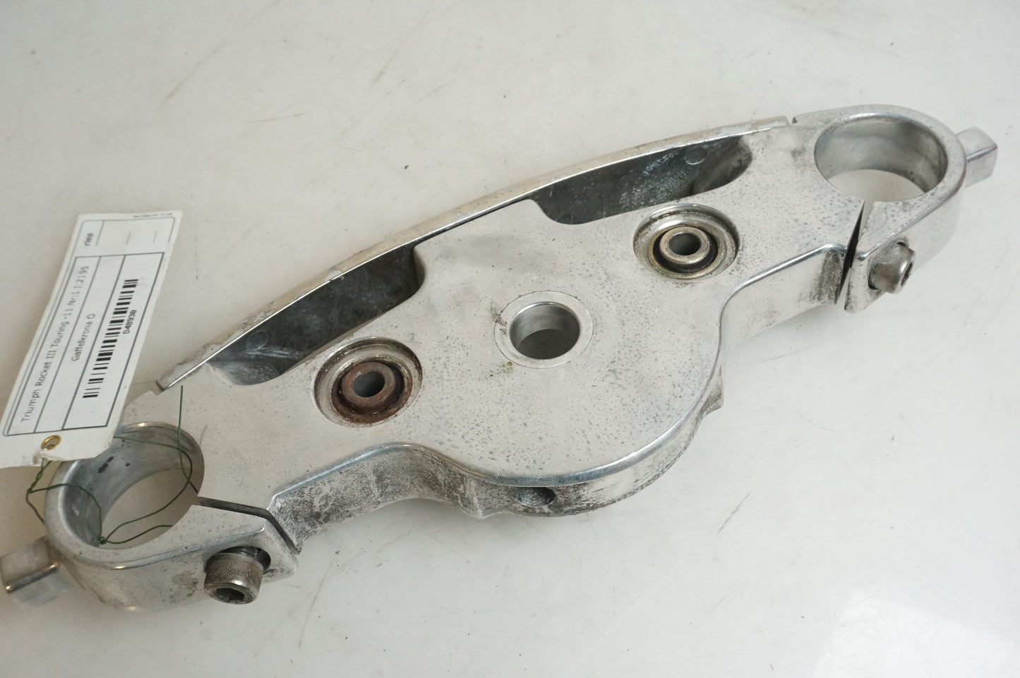 Framsidan på Gaffelkrona från en Triumph Rocket III -2011 motorcykel.