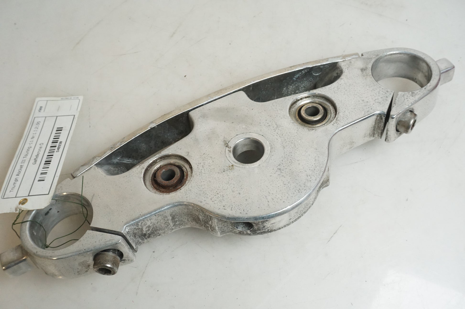 Framsidan på Gaffelkrona från en Triumph Rocket III -2011 motorcykel.