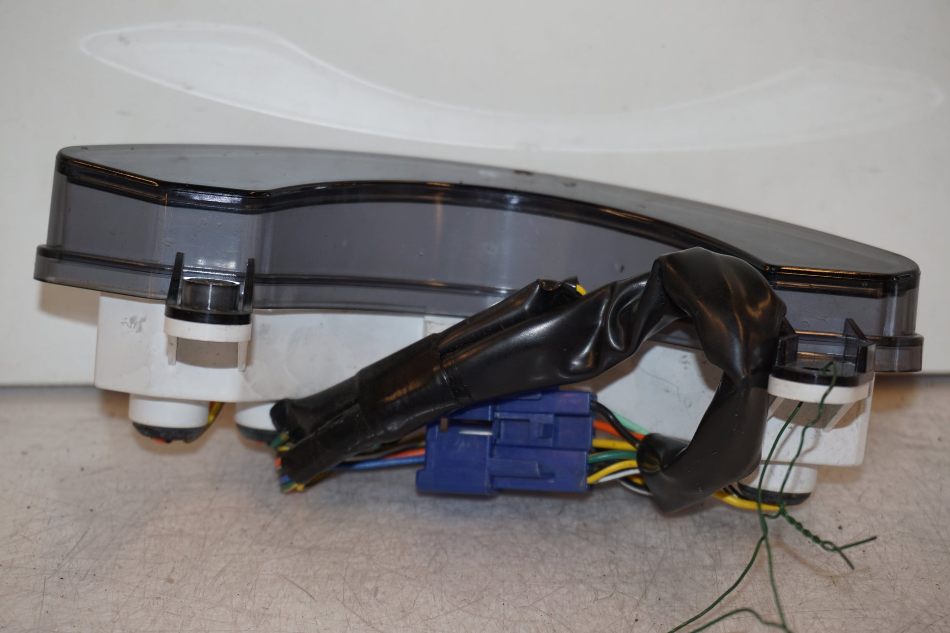 Baksidan på Varningslampor från en Suzuki RF 900 R -1998 motorcykel.