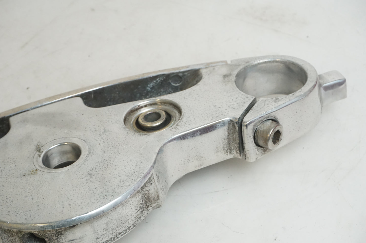 Höger sida på Gaffelkrona från en Triumph Rocket III -2011 motorcykel.