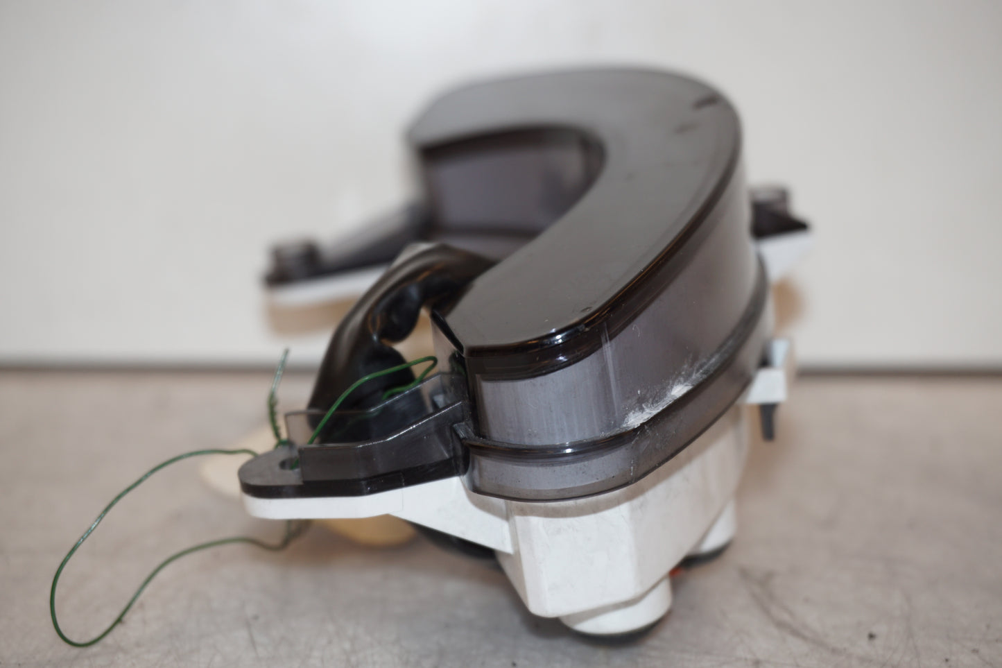 Snett uppifrån på Varningslampor från en Suzuki RF 900 R -1998 motorcykel.